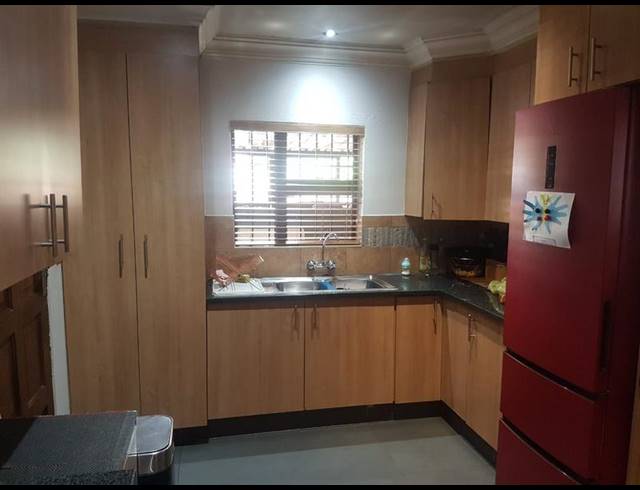 4 BEDROOM HOUSE FOR SALE IN OLIEVENHOUTBOSCH